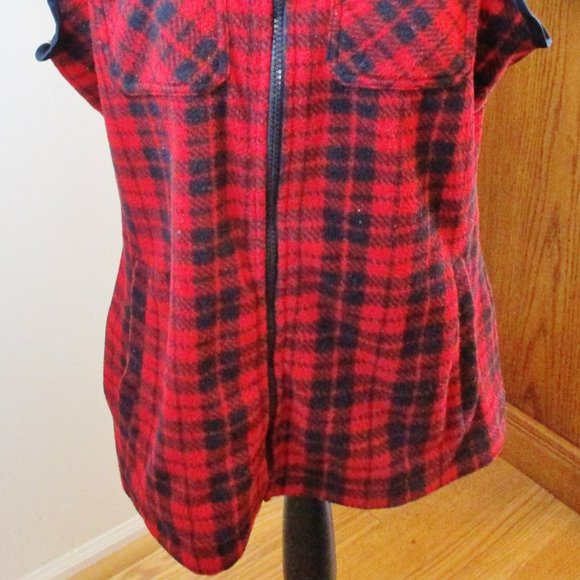 Chaps Women's Flannel Sleeveless Vest, Full Zip, Red and Black Plaid, Size L - Picture 2 of 12